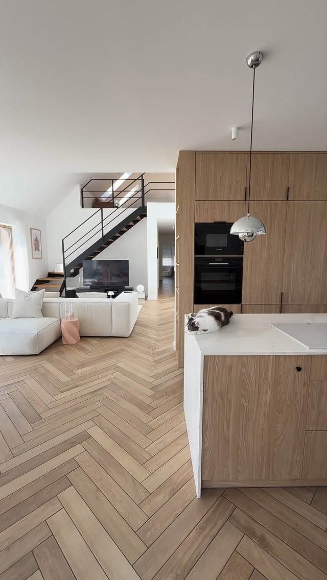 @stodola_pod_lasem — kuchnia i schody